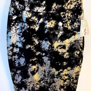 Small Black and chrome Lularoe elegant Cassie